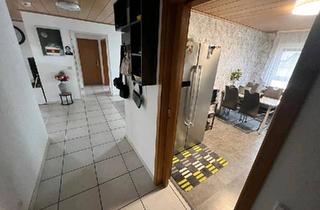 Wohnung kaufen in 77652 Offenburg, Offenburg - Modernisierte 4 Zimmerwohnung mit Garage und großer Gartenfläche