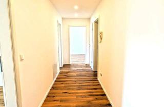 Wohnung kaufen in 02977 Hoyerswerda, Hoyerswerda - Frisch renovierte 3-Raum-Wohnung mit Balkon+Stellplatz
