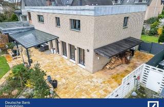 Mehrfamilienhaus kaufen in 33729 Bielefeld, Bielefeld - Großzügiges, exklusives Zweifamilienhaus mit Potenzial!