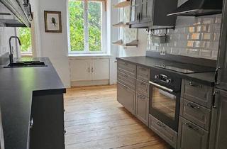 Wohnung kaufen in 13351 Berlin, Berlin - Bezugsfreie 2 Zi. Altbau Wohnung Stuck Erker Wohnküche Parknähe