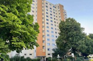 Wohnung kaufen in 63110 Rodgau, Sanierungsbedürftige 2-Zimmer-Wohnung mit Loggia, Gartenblick und Stellplatz