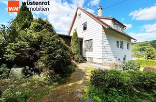 Haus kaufen in 78532 Tuttlingen, Zwei-Familien-Heimat. 8 Zimmer auf 142 m². Mit Einliegerwohnung. Bezaubernder Garten.2 Garagen.
