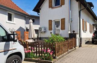 Einfamilienhaus kaufen in 76532 Oos, Provisionsfrei! Schnuckeliges freistehendes Einfamilienhaus mit Pool und Wohnmobilstellplatz