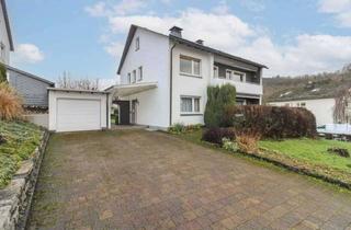 Anlageobjekt in 59872 Meschede, Großzügiges Zweifamilienhaus mit viel Potenzial – Ihre Chance in Meschede - Erbbaurecht