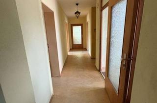 Mehrfamilienhaus kaufen in 97215 Simmershofen, Mehrfamilienhaus mit 4 Wohneinheiten auf großem Grundstück – renovierungsbedürftig.
