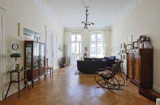 Wohnung kaufen in 10779 Berlin, Berlin - Wunderschöner, vermieteter Stuckaltbautrau, 2. OG, Aufzug, 7 Zimmer, 2 Bäder, 2 Westbalkone, Erker, Wohnküche, Deckenstuck Massivparkett