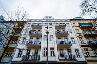 Wohnung kaufen in Reichenberger Straße, 10999 Berlin, Berlin - 3-Zimmer-Altbauwohnung mit Balkon, Aufzug und zwei Bädern in Wassernähe.