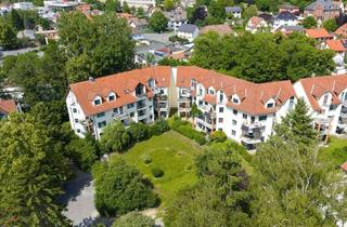 Wohnung kaufen in 96450 Zentrum, Gemütliche 2-Zimmer-Dachgeschosswohnung mit Balkon, Einbauküche und Tiefgarage in Coburg-Süd