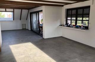 Wohnung mieten in Lilienweg 14, 51427 Bergisch Gladbach, Sanierte Dachgeschosswohnung mit Südwest-Balkon, Fußbodenheizung & Garage + Stellplatz