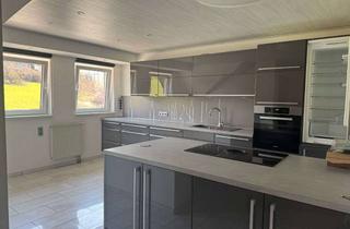 Wohnung mieten in Zum Fischacker, 59889 Eslohe, Erschwingliche und gepflegte 5-Zimmer-Dachgeschosswohnung mit EBK und Balkon in Eslohe