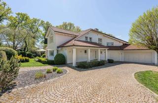 Villa kaufen in 82266 Inning, ENGEL & VÖLKERS: Am See zuhause - Stilvolle Villa mit Privatsphäre, Pool und Premium-Ausstattung