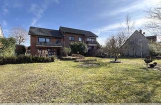 Mehrfamilienhaus kaufen in 31275 Lehrte, Lehrte -Ahlten: Solides Mehrfamilienhaus in Toplage mit großem Grundstück, zwei Garagen und zusät