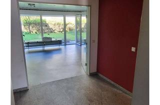 Wohnung kaufen in 59755 Arnsberg, Sonnige Erdgeschoss-ETW mit Garten + Garage in Neheim/Müggenberg