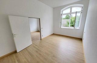 Wohnung kaufen in 08496 Neumark, Helle alten-/behindertengerechte 2-RWE mit Lift