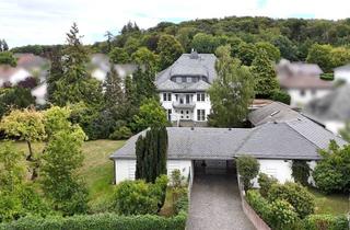 Villa kaufen in 61250 Usingen, Villa mit Schwimmhalle in absolut ruhiger Lage