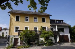 Mehrfamilienhaus kaufen in 95189 Köditz, Attraktives Mehrfamilienhaus – Ein Liebhaberobjekt in exponierter Lage in Köditz