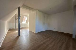 Wohnung mieten in Dahlmannstr. 43, 23966 Altstadt, Moderne 2-Raumwohnung im Dachgeschoss – Helles Wohnen mit Charme