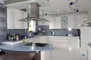 Villa kaufen in 92436 Bruck, Mehr als nur Wohnen: Stilvolle Villa mit Halle, Garagen und Einliegerwohnung