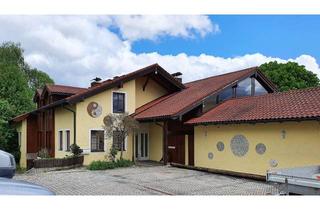 Haus kaufen in 84494 Neumarkt-Sankt Veit, Eigennutzung, Gewerbe und Mietrendite in einem Objekt vereint – Vielseitigkeit trifft Wohnkomfort