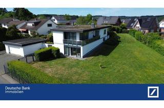 Haus kaufen in 57612 Helmenzen, Helmenzen - Einzigartiger Flachdachbau mit großem Grundstück!