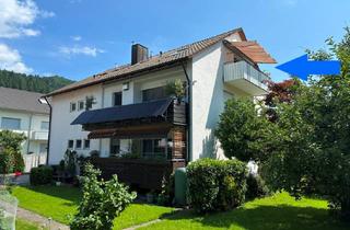 Wohnung kaufen in 77756 Hausach, Sonniges Wohnglück – 3-Zimmer-Dachgeschosswohnung mit Balkon, Gartenanteil und Carport in Hausach