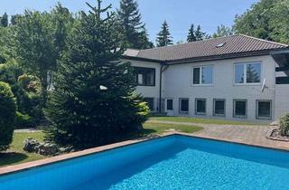 Villa kaufen in 67271 Neuleiningen, Repräsentative Villa mit unverbaubarer Fernsicht über die Rheinebene in Neuleiningen