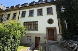 Villa kaufen in 34117 Mitte, Stilvolles 3-4 Familienhaus/ Altbauvilla mit ELW im Souterrain und ausbaufähigen Spitzdachbode