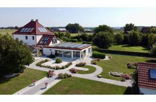Villa kaufen in 33154 Salzkotten, Technisch und energetisch Neuwertige Villa mit Pool, luxuriösem Wellnessbereich, Parkgrundstück.