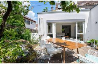 Wohnung kaufen in 71640 Ludwigsburg, Charmante 4,5-Zimmer-Erdgeschosswohnung mit Gartenanteil eines freistehenden Zweifamilienhauses -