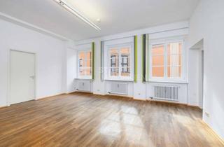 Wohnung kaufen in 86150 Augsburg, Raum für Ideen – Großzügige Altbauwohnung mit 4 Zimmern im Herzen von Augsburg