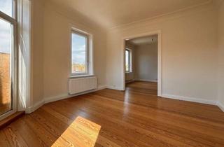Wohnung kaufen in 25421 Pinneberg, Helle Altbauwohnungen mit zwei Wohnkonzepten und Stellplätzen