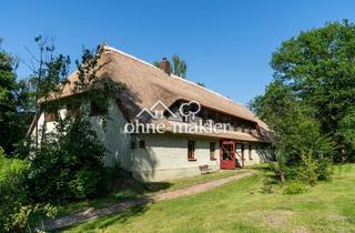Haus kaufen in 19406 Witzin, Reetdachhaus am See mit Potential inkl. Ferienwohnung, Stallungen, Weide und Wald