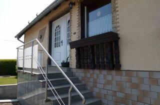 Einfamilienhaus kaufen in Am Alten Sportplatz, 99735 Kleinfurra, Freistehendes Wohnhaus mit Garagen, Nebengelass und gepflegten Grundstück in gefragter Lage