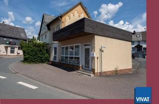 Haus kaufen in 35764 Sinn, KÄUFERPROVISIONSFREI: Wohnhaus mit ELW (2 WE) und Stellplätzen im Ortskern. Gute Rendite möglich!