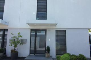 Haus mieten in 63456 Hanau, topmoderne DHH mit Einbauküche, Gartenanteil, Dachterrasse, PKW-Stellplatz