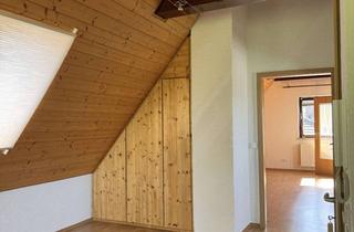Wohnung mieten in Waldstraße 25, 96482 Ahorn, 2-Zimmer-Dachgeschosswohnung in Ahorn (OT Witzmannsberg)