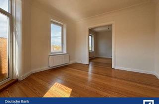 Wohnung kaufen in 25421 Pinneberg, Pinneberg - Helle Altbauwohnungen mit zwei Wohnkonzepten und Stellplätzen
