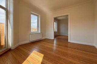 Wohnung kaufen in 25421 Pinneberg, Pinneberg - Helle Altbauwohnungen mit zwei Wohnkonzepten und Stellplätzen