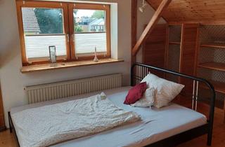 WG-Zimmer mieten in 85567 Grafing, Helles geräumiges Mansardenzi. m. viel Stauraum, möbliert, nur an Frau, NR, keine Haustiere