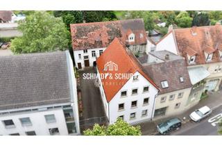 Haus kaufen in 76646 Bruchsal, Zweifamilienhaus mit Nebengebäude und großem Garten mit viel Potenzial / teilvermietet