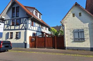 Haus kaufen in 35321 Laubach, Liebevoll renoviertes Fachwerkhaus mit großer überdachter Terrasse, Gartenteich und Nebengebäude