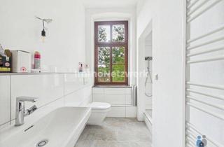 Wohnung kaufen in 52372 Kreuzau, **66 m² große, sanierte Jugendstilwohnung mit Aufzug Balkon Stellplatz in historischer Villa**