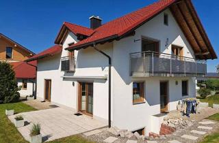 Wohnung kaufen in 83562 Rechtmehring, Neuwertige Erdgeschoßwohnung mit kleinem Garten und Garage, demnächst frei werdend in schöner Lage.