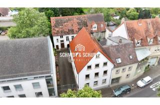 Haus kaufen in 76646 Bruchsal, Zweifamilienhaus mit Nebengebäude und großem Garten mit viel Potenzial / teilvermietet