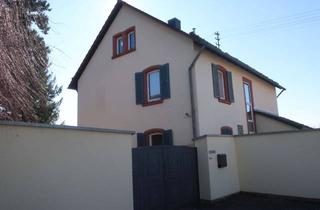 Wohnung kaufen in Am Pfarrgarten, 67685 Weilerbach, Ansprechendes 6-Zimmer-Wohnhaus mit Balkon in Schallodenbach im Bieterverfahren ab 280.000 €