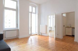 Wohnung kaufen in Calvinstraße 32, 10557 Berlin, Bestlage Berlin-Moabit 2-Zimmer-Altbau mit Balkon und Aufzug !