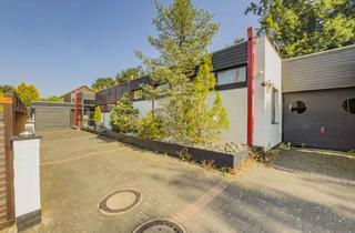 Haus kaufen in 33415 Verl, - RESERVIERT - Sanierungsbedürftiger außergewöhnlicher Bungalow in Sürenheide am See!