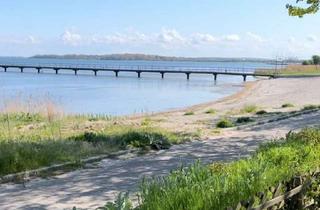 Anlageobjekt in Am Ufer, 18556 Dranske, Traumhaftes Baugrundstück mit Ferienhaus und dierekten Meerblich