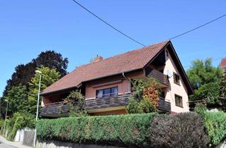 Haus kaufen in 72639 Neuffen, Ideal für 2-Familien - Großzügiges Wohnen mit viel Platz und Möglichkeiten in zentraler Lage