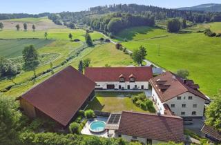 Haus kaufen in 94113 Tiefenbach, Ehemaliger Vierseithof auf 9 ha Grund!